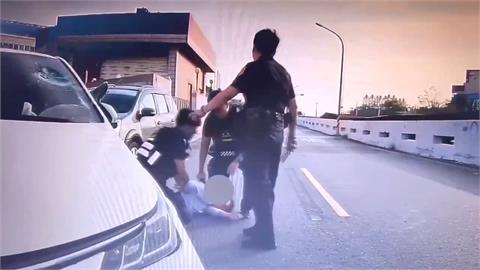 拒下車還衝撞警方！　員警破窗逮車手多人遭玻璃割傷