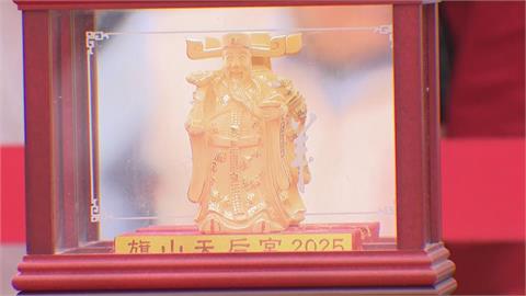 東石港口宮擲筊拚汽車 旗山天后宮送黃金財神爺