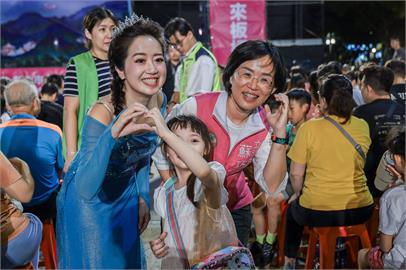快新聞／蘇巧慧也來了！ 戴瑋姍邀紙風車劇團演出  近3千人嗨翻板橋體育場