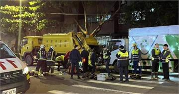 龜山資收車司機昏厥追撞倒垃圾人群　老婦送醫不治6人受傷