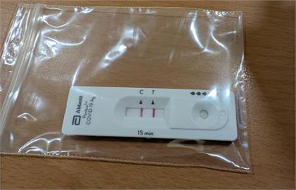 一家三口以為感冒就診⋯驚見「全部兩條線」！醫示警：新冠依然猖狂