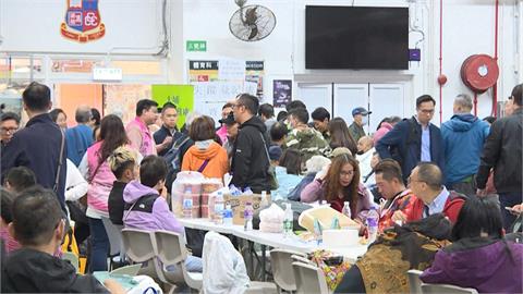 宏福苑倖存者無家可歸 民間自發捐贈物資.組義工隊送暖