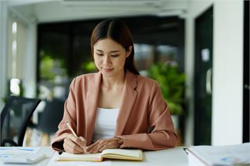 寫作超紓壓！5個優點讓妳從「壓力怪」變身「開心果」