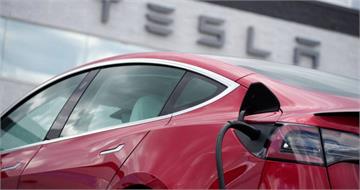 特斯拉車門打不開「美啟動調查」　隱藏式門把疑釀10年15死