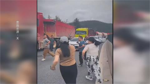 中國十一連假亂象頻傳！　湖南煙火秀「火花砸人群」驚悚畫面曝