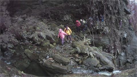 花蓮大雨！瓦拉米步道鐵橋坍塌 7登山客受困獲救