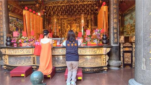 竹南驚見"巨大雕像"背影像雞 真相曝光是"媽祖神像"