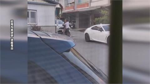台東男光天化日持刀攔車搶手機　警圍捕制.住家搜出毒品