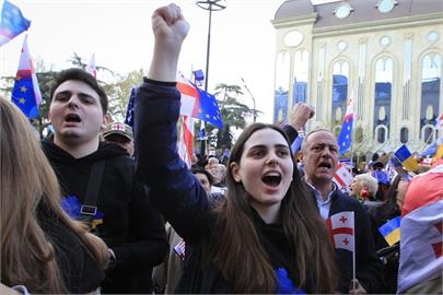 快新聞／喬治亞政府遭控民主倒退　數千群眾首都街頭集會示威
