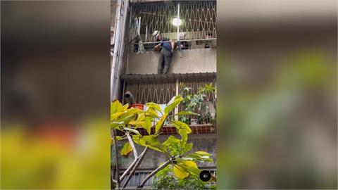 好糗！偷竊不成被發現　竊賊爬窗躲陽台外受困