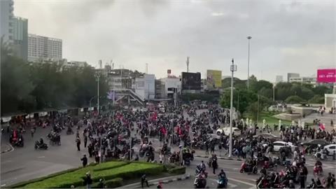 抗疫不力　泰國曼谷千人示威要總理下台