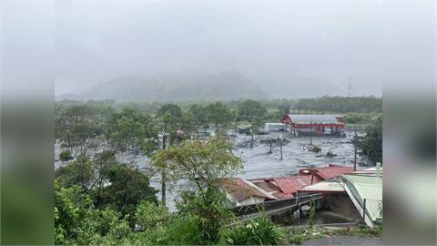 快新聞／花蓮萬榮鄉明利村淹2天水仍未退　村民大罵「這百分百就是人禍！」