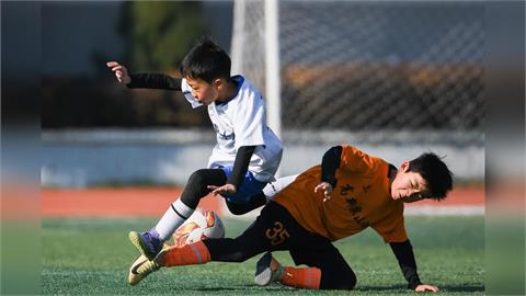 快新聞／《少林足球》真人版？中國14歲足球新星　遭成人球員暴毆至骨折