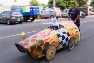 珍奶也能開上街？「皂飛車大賽」明日登場