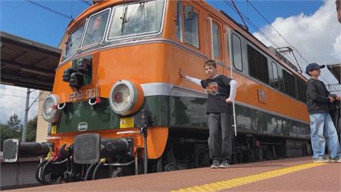 波蘭推限定版火車慢旅  旅客重溫80年代鐵道情懷