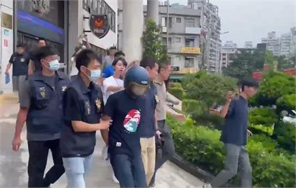 土城家暴男冷血殘殺2命！移送新北檢見媒體湧上秒發出「嗚嗚聲」裝哭