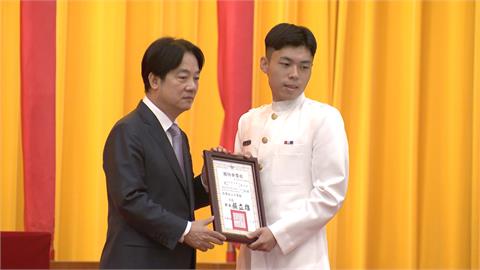 賴總統主持國防大學畢典　強調支持顧立雄「國防改革」