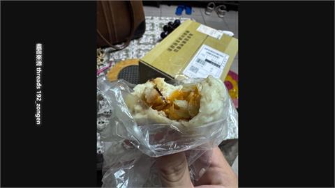 猛男店員爆紅！買台南水煎包　客人吃到「蟑螂腳」崩潰