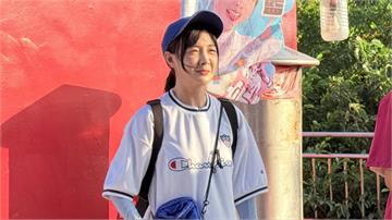 騎車雙載籃籃「卡最斜陡坡」急跳車! 驚險一幕全錄下嚇喊:太危險