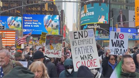 哈米尼死訊兩樣情！　伊朗人民歡慶　美國上街反戰