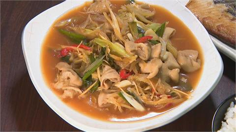 男客沒吃到「薑絲炒大腸」留負評！老闆急調貨致電喊「回來店裡吃」反被告