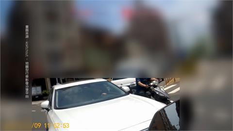 機車汽車爆行糾！　搖下車窗一看駕駛竟是演員「李㼈」