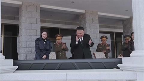金正恩攜妻女視察自殺無人機、實彈試射 喊「北韓取得絕對優勢」