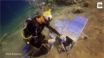 全球首位海底畫家 潛水畫作來台展出