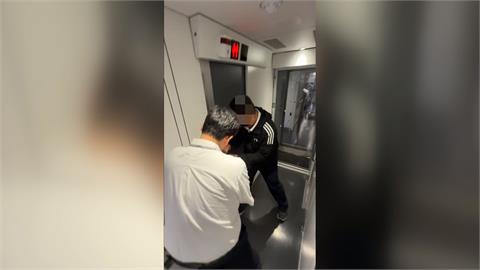搭新自強號如廁竟回不了座位...　女慘遭「台中關到松山」