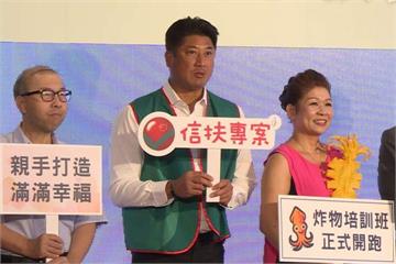 辜仲諒為公益站台 矢言成為「台版尤努斯」
