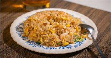 食用「隔夜飯炒飯」後腹痛嘔吐不止　男送醫險喪命！醫曝原因