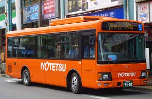 日德島高速公路巴士迎頭撞卡車　釀火燒車2死