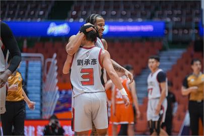 PLG(影)／鋼鐵人踢館成功擊敗領航猿　奪本季第2勝也中止12連敗