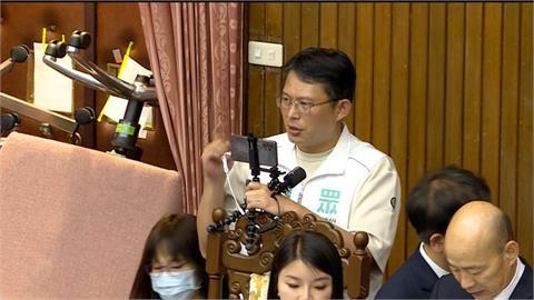 狗仔風暴! 中央社女記者發辭職聲明 黃國昌持續神隱