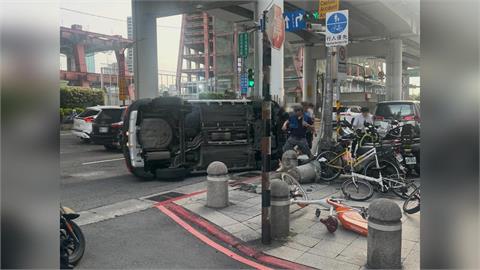 快新聞／不是毒駕！北市休旅車失控翻覆衝撞4單車　禍首竟是「水壺」