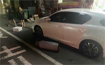 台中男深夜「瓦斯桶砸車」　再衝超商隨機刺人！落網驚曝行凶原因
