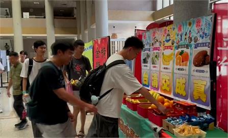 分科測驗登場應援大比拚　紅布條出動、大玩諧音梗