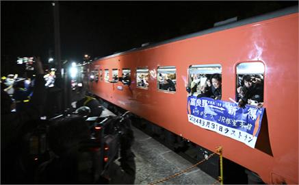 乘客減少！北海道JR「富良野－新得」停駛　鐵道迷不捨送別