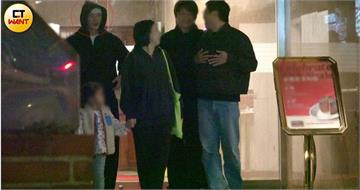 男神落單1／許光漢單身赴約被甜蜜包圍　抽加熱菸一舉動曝體貼