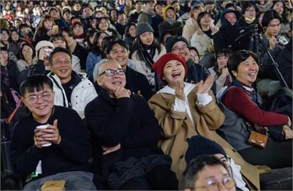 心情不好也沒關係！大安森林公園「3千人一起哭」紅到國際　捷媒讚：全球最奇特跨年