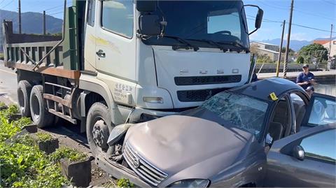  快新聞／8連霸宜蘭老村長遭砂石車撞死！　車體嚴重毀損畫面曝光