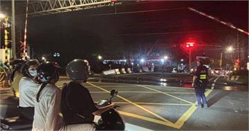 下班尖峰全亂了！內壢站轉轍器異常　平交道塞爆逾40列車誤點　