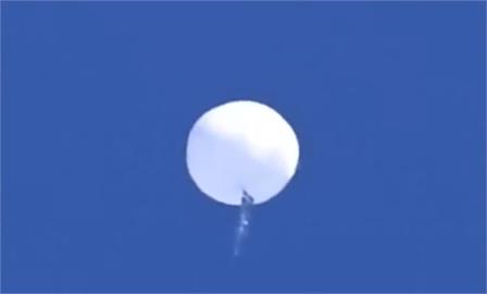 快新聞／又來！哥斯大黎加首都上空出現「白色大氣球」　外型似中國間諜氣球