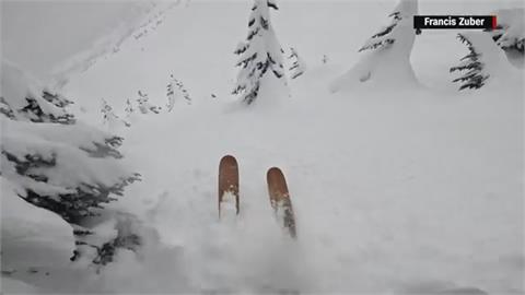 美國男子滑雪倒栽蔥遭活埋　機警雪友徒手挖雪營救