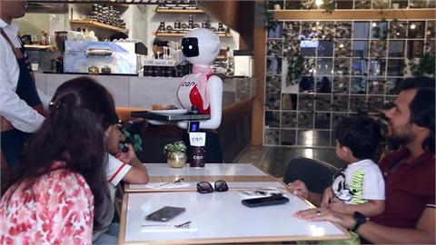 科威特餐廳送餐機器人上陣　解決人力問題！號稱創當地首例
