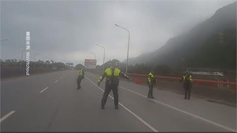 慢車道未標示禁行機車！　　騎士遭警攔下、網友怒罵警：管這麼寬？