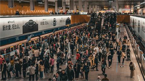 台灣人奴性太強？工作平衡指數「慘輸歐美」…專家嘆：高工時、低薪資！