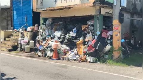 透天厝「回收物堆到天花板」　獨居嬤住五年！民眾：火警怎麼辦