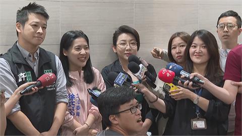 快新聞／藍白合？民眾黨許甫、林珍羽助陣徐巧芯　遭民眾嗆「大罷免大成功」