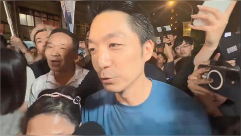 快新聞／沈伯洋、蔣萬安萬華拜票行程狹路相逢　蔣曝2人對話內容